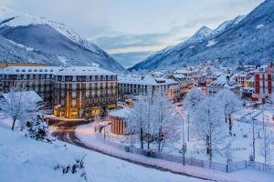 LE CERF BLANC*** - T4 au pied des Thermes Cauterets - 3 chb et 2 sde