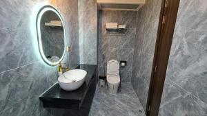 LA MIA Lakeview Hotel