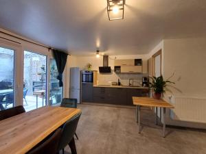 R&N Studio-Green Garden