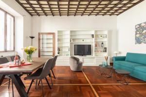 Campo de Fiori Large and Beautiful Apartment