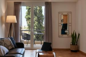 Chic One Bd Apartment with Hilton View