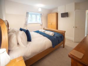 Spacious family cottage with private garden and forest walks