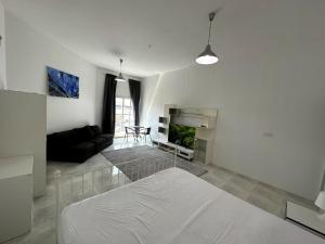 Nice Rooms for Rent in Compound Housing near Burj Alarab Dubai Villa 125
