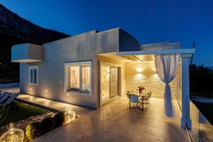 Dalmatina Hill - Sea View Villa with Private Pool, Rooftop Terrace & Free Parking