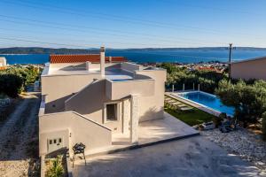 Villa Dalmatina Hill House - private pool, sea and hill view, rooftop terrace, free parking 