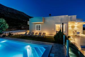 Villa Dalmatina Hill House - private pool, sea and hill view, rooftop terrace, free parking 