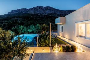 Dalmatina Hill - Sea View Villa with Private Pool, Rooftop Terrace & Free Parking