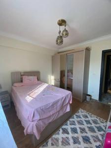 A gorgeous furnished 3 BDs apt
