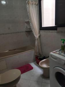 APPARTEMENT PROCHE BUS CTM 90M2 PROPRETE ET HYGIENE IRREPROCHABLE très bien équipé UNE CHAMBRE et 2 SALONS avec couchage seddari