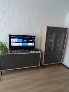 Appartements Appartement lumineux avec parking et Wifi proche tous commerces : photos des chambres