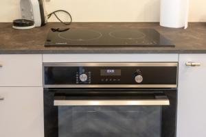 GREEN HOUSE Downtown Apartments with private FREE parking and BIKE storage