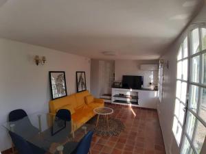 Appartements Logement provencal entier a 15 min des plages : photos des chambres