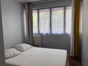 Rez de Jardin Paisible avec Parking - Entrée des Artistes