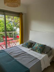 Modern cosy two bedrooms in Cannes , large terrace, 5 minutes from Croisette