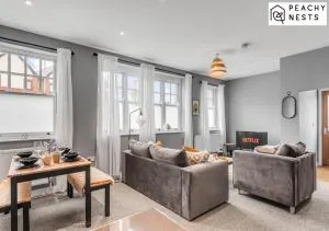 Stylish 2 Bed, 2 Bath Apartment with Free Parking - NWI