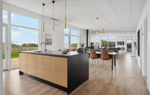 5 Bedroom Pet Friendly Home In Børkop