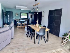 Villas Villa moderne avec piscine , Isle-sur-la-Sorgue, Vaucluse : photos des chambres