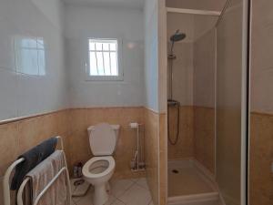 Sejours chez l'habitant Chez Aline et Marc : Chambre Double avec Salle de Bains Privative