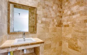 Maisons de vacances Lovely Home In Fayence With Wifi : Maison de Vacances 5 Chambres