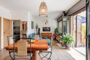 Villa Magali grande terrasse vue mer, jardin, proche port