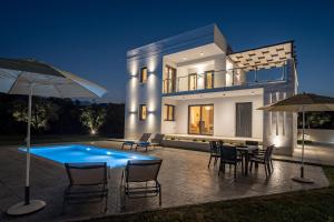 Zenith White Elegant Villa 2