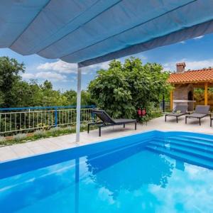 NINA ROSE boutique villa