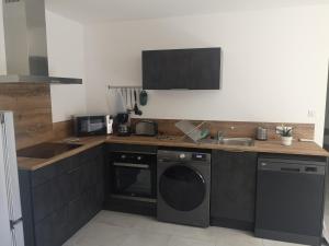 La perle de provence, appartement neuf en rez de Jardin clos, au calme, clim, salle deau dans chaque chambre, à 900m du centre de Nyons