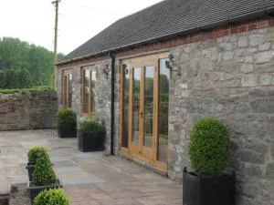 Courtside Barn, Lynn, Newport - Newport