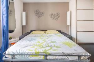 Balcony-Beautiful-Central-1 block beach-A.C-WIFI