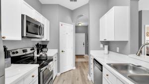 2301 Butterfly Palm #301