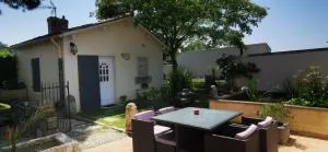 Studio meublé et équipé avec jardin et terrasse privée - Pont-lʼAbbé-dʼArnoult