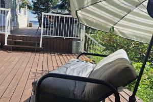 4 Seasons Lakeview Cottage w Private Boating Dock