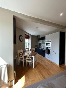 Luxury Apartment - Great Location