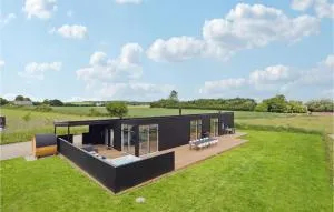 5 Bedroom Pet Friendly Home In Børkop - Hvidbjerg