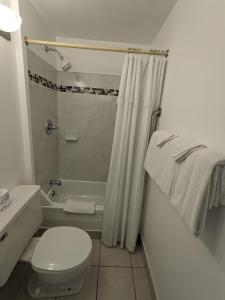 Double Room with Two Double Beds - Non-Smoking room in Bennington Motor Inn