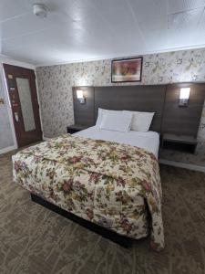 One Queen Bed Non Smoking room in Bennington Motor Inn