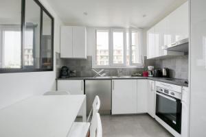 Paris - Auteuil - 70m2, Balconies, sun, renovated - fits 5