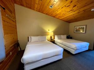 Hanging Horn Lakeside Resort