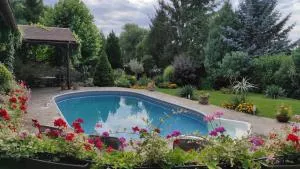 ROYAL GARDEN APARTMENTS *** - Blatnice