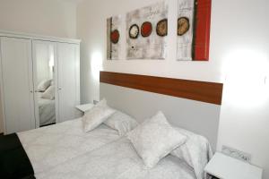 Double or Twin Room Interior room in Hostal San Ignacio Centro