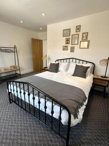 Amo Mews House - Central, Private Patio & Free Parking