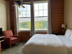 Hanging Horn Lakeside Resort