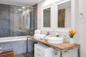 38th floor W residence with amenities