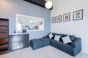 Spacious Penthouse Near NAIA with 24-7 Convenience