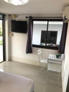 Bluemoon 5 minutes walk to the beach