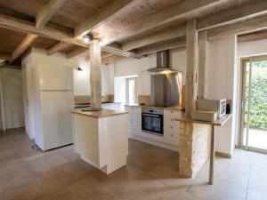 Maisons de vacances Maison Authentique avec Piscine, Etang Privatif et Confort Moderne en Dordogne - FR-1-616-332 : photos des chambres
