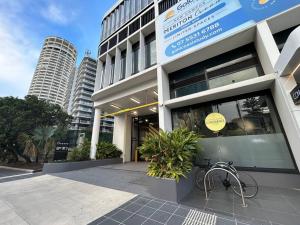 KozyGuru Surfers Paradise Ocean views QSP088