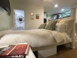 White Rock Studio - Sandalwood