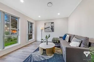 KozyGuru / Austral / 5Bed House / NAU015 - Camden