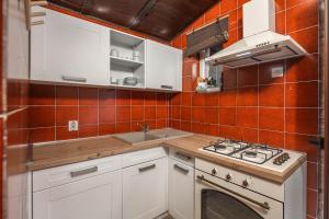 Lovely Holiday Home By The Sea - Happy Rentals